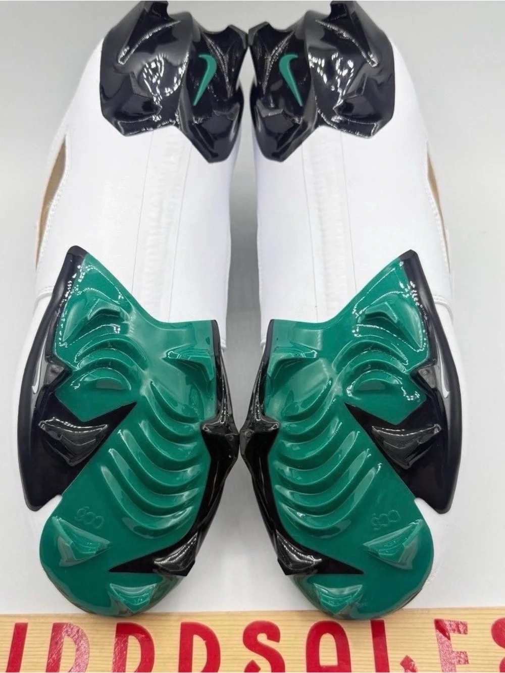 Nike Diamond Turf 93 TD Football Cleats 'Emerald' Eagles HF5298-102 Men’s Sz 8.5